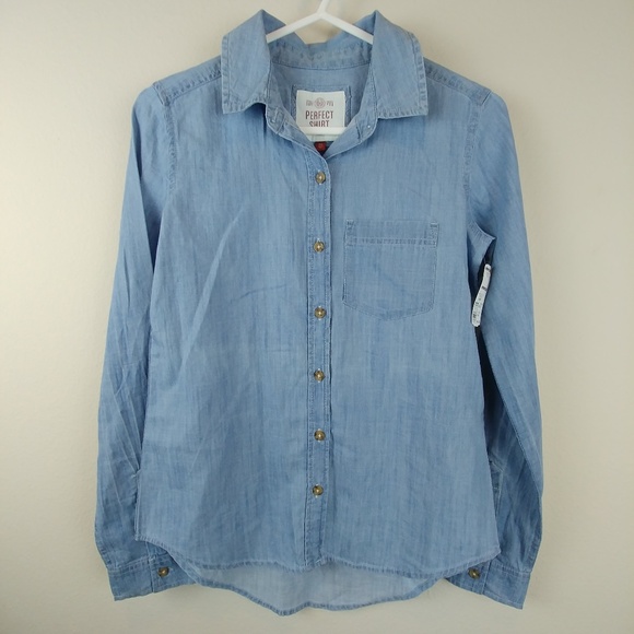 SO Tops - NWT Chambray Top Perfect Shirt Denim Button-Down